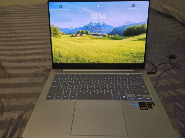 Samsung - Galaxy Book4 Edge - Copilot+ PC - 14" AMOLED Touch-Screen - Image 9